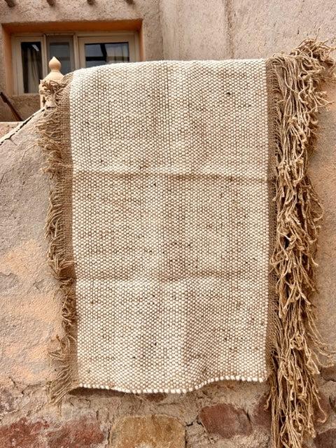 Tapijt van geweven jute en wol met franjes Jamila